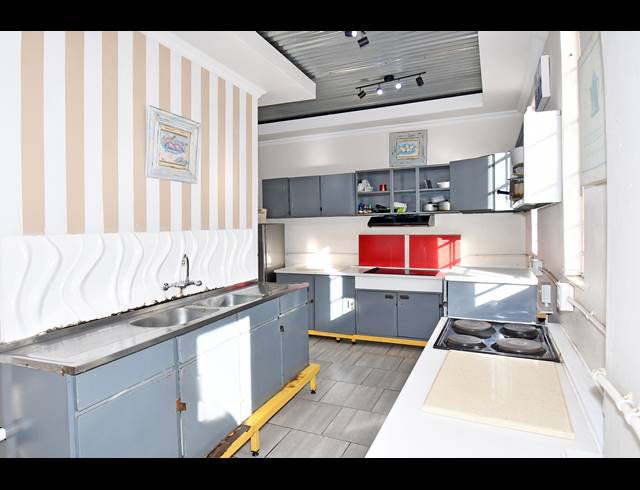 11 BEDROOM HOUSE FOR SALE IN HURST HILL